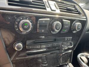 Bild 90/99 von BMW 650i (2007)