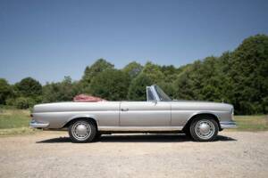 Afbeelding 4/36 van Mercedes-Benz 300 SE (1965)