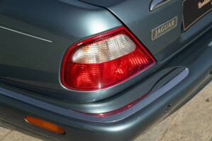 Bild 23/50 von Jaguar XJ 8 Executive (1997)