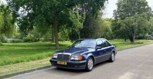 Image 22/25 of Mercedes-Benz 500 E (1993)