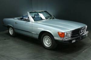 Image 8/30 of Mercedes-Benz 380 SL (1985)