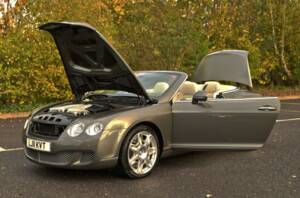 Image 15/50 of Bentley Continental GTC (2011)