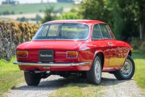 Image 9/10 de Alfa Romeo Giulia GT 1300 Junior (1972)