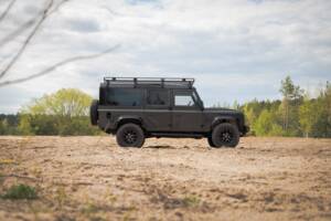 Image 22/41 of Land Rover Defender 110 (1992)