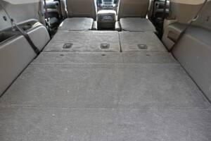 Image 38/50 of Chevrolet Suburban (2017)