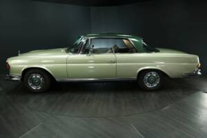 Image 3/30 de Mercedes-Benz 280 SE (1970)