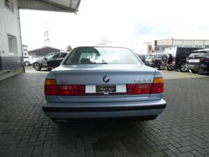 Image 5/16 of BMW 525i (1990)