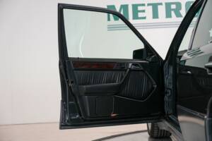 Image 17/32 of Mercedes-Benz 500 E (1992)