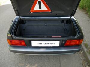 Image 16/39 de Mercedes-Benz 280 SL (1900)