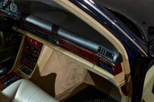 Bild 37/43 von Mercedes-Benz 380 SE (1984)