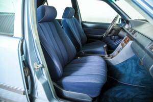 Bild 16/50 von Mercedes-Benz 230 E (1985)