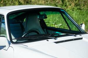 Image 11/38 of Porsche 911 Carrera 4 (1990)