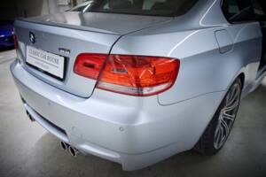 Image 47/100 of BMW M3 (2006)