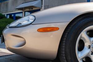 Image 8/91 de Jaguar XK8 4.0 (2000)