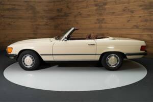 Image 6/8 de Mercedes-Benz 350 SL (1972)