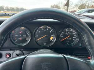 Image 15/20 de Porsche 911 Carrera 3.2 (1985)