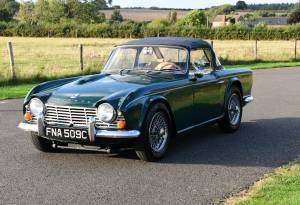 Image 2/50 of Triumph TR 4 (1965)