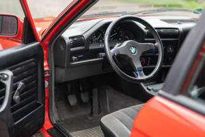 Bild 23/37 von BMW 316i Touring (1991)