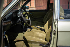 Image 23/46 of BMW 525 (1978)