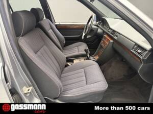 Immagine 12/15 di Mercedes-Benz 200 TE (1992)