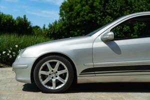 Image 15/50 of Mercedes-Benz C 320 Sportcoupé (2003)