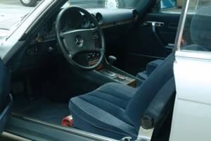 Image 17/50 de Mercedes-Benz 500 SLC (1981)