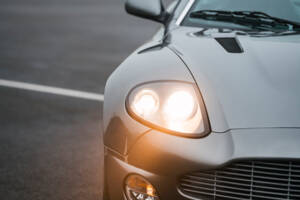 Image 16/18 of Aston Martin V12 Vanquish (2003)