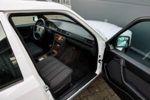 Immagine 11/18 di Mercedes-Benz 200 TE (1989)