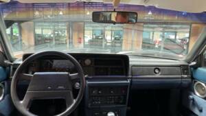 Bild 22/43 von Volvo 240 (1989)