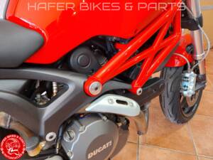 Imagen 17/31 de Ducati Monster 696 Plus (2009)