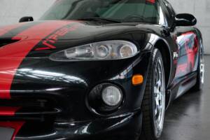 Image 13/50 of Dodge Viper GTS (2005)