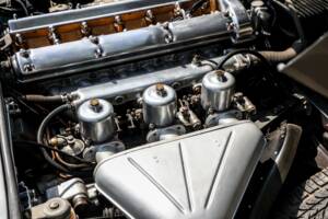 Image 29/44 de Jaguar Type E 4.2 (1964)