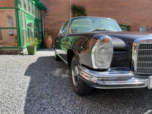 Image 9/20 of Mercedes-Benz 280 SE 3,5 (1971)