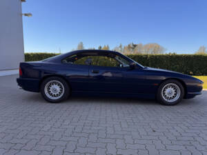 Image 17/69 of BMW 850i (1993)