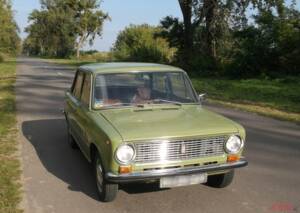 Image 2/5 of Lada 1300 (1978)