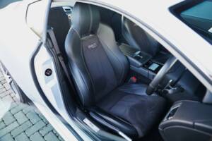 Immagine 13/50 di Aston Martin DBS (2011)