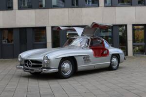 Image 2/37 of Mercedes-Benz 300 SL "Gullwing" (1954)