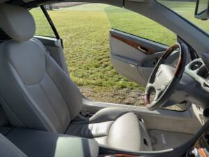 Image 62/89 of Mercedes-Benz SL 500 (2002)