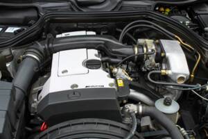 Image 11/33 of Mercedes-Benz E 200 (1994)