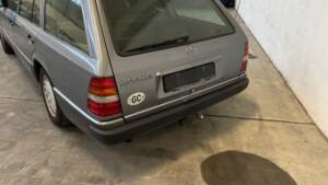 Bild 21/81 von Mercedes-Benz 250 TD (1992)