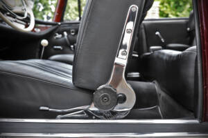Immagine 34/71 di Mercedes-Benz 220 SE b (1961)