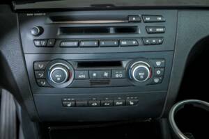 Image 16/19 of BMW 120i (2008)