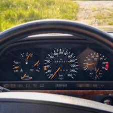 Image 16/18 of Mercedes-Benz 560 SEL (1986)
