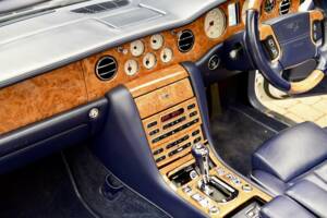 Image 33/50 of Bentley Azure (2009)