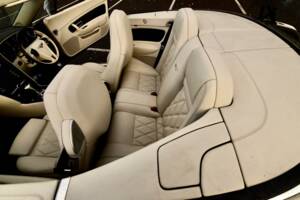 Image 28/50 of Bentley Continental GTC (2011)