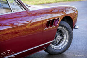 Bild 61/71 von Ferrari 330 GT 2+2 (1966)