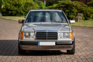 Immagine 7/73 di Mercedes-Benz 300 CE (1991)
