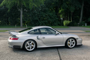 Image 17/51 of Porsche 911 GT2 (2001)