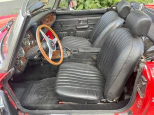 Image 34/81 de MG MGB (1976)