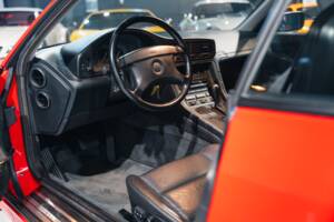 Image 24/33 of BMW 850i (1991)